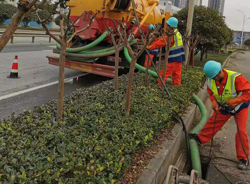 龙湖镇市政管道清淤