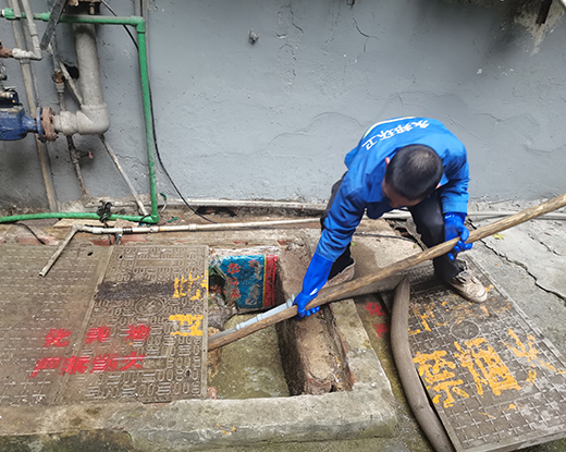 龙湖镇清掏化粪池